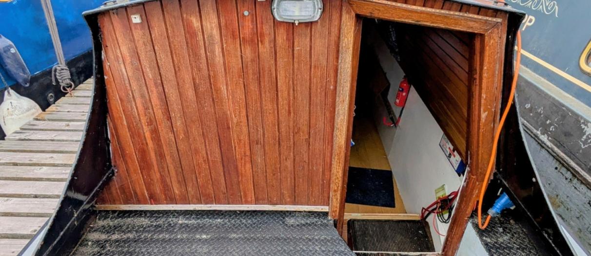 Entrance via stern