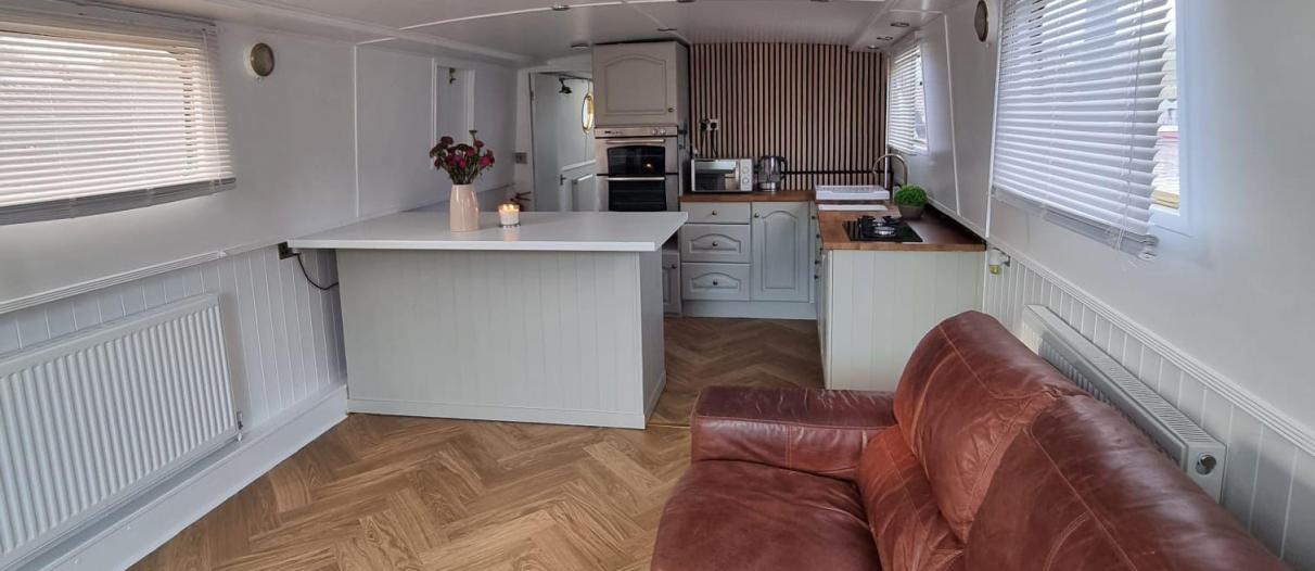 Saloon 1