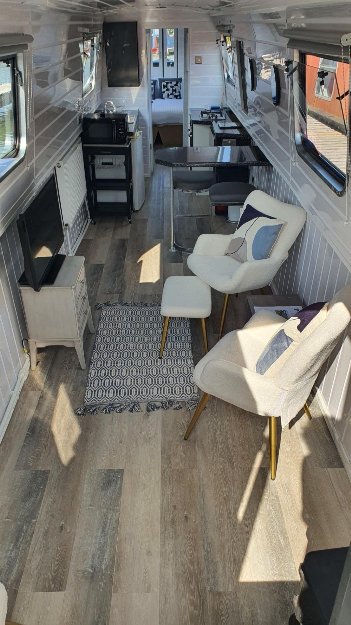 Saloon 2