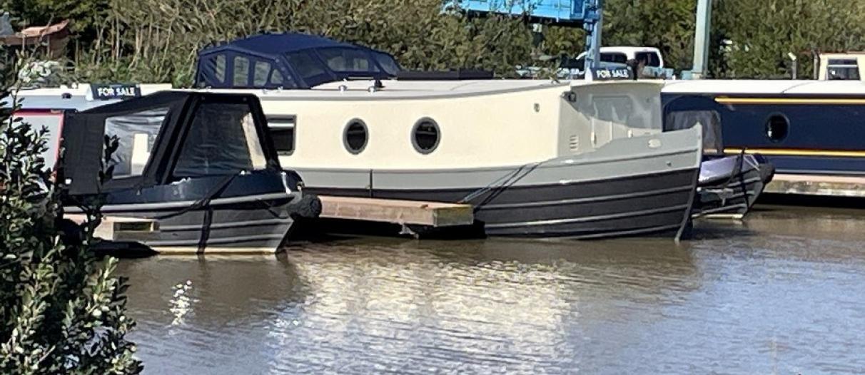 KG Widebeam boat 24