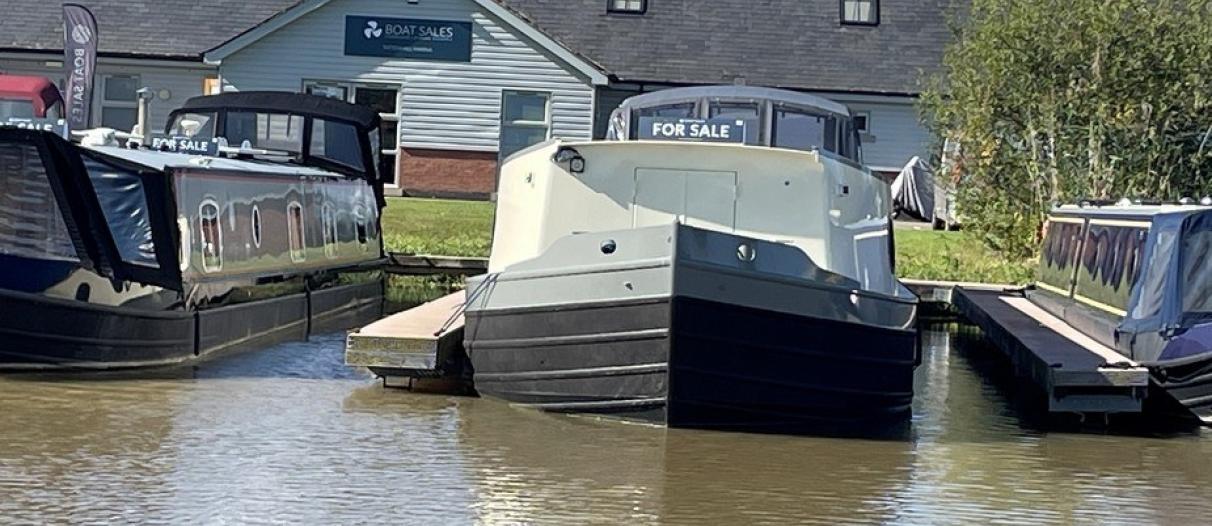 KG Widebeam boat 26