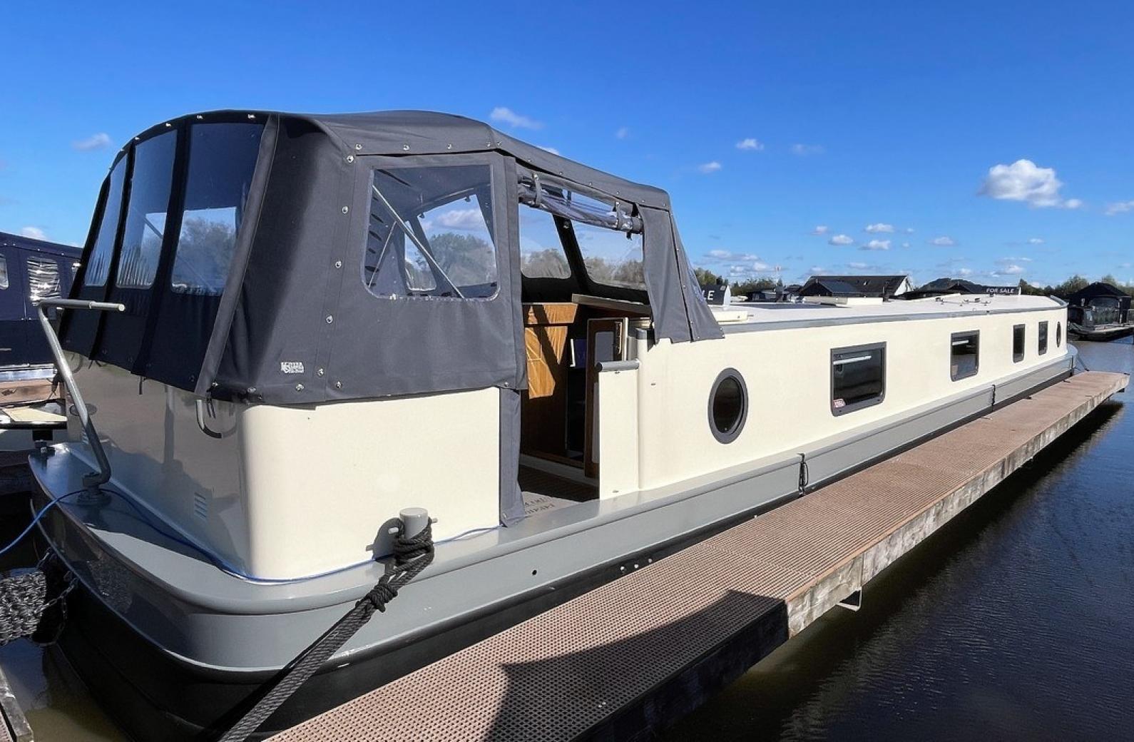 KG Widebeam boat 17