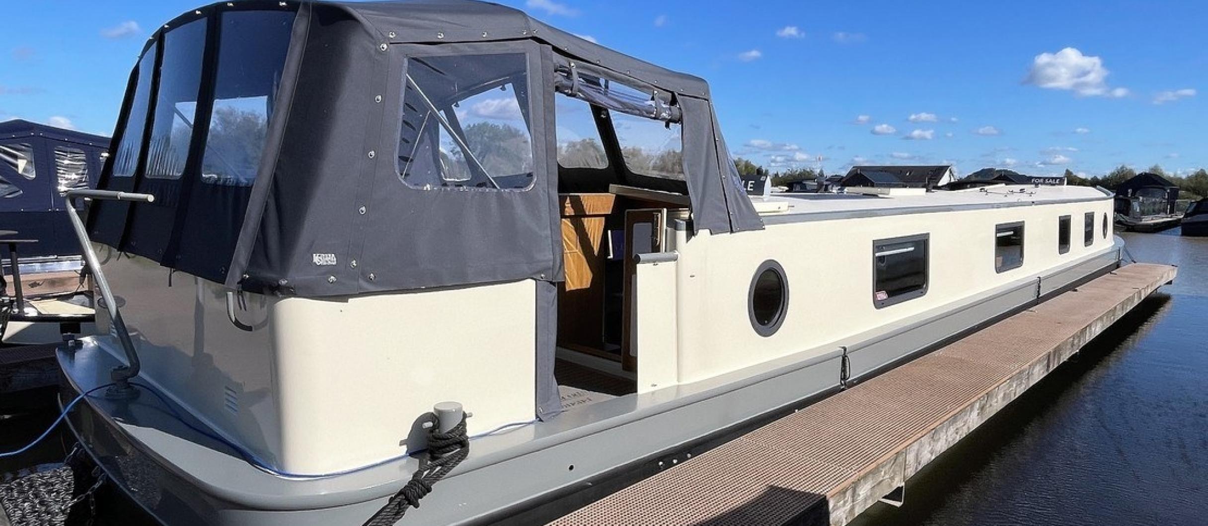 KG Widebeam boat 17