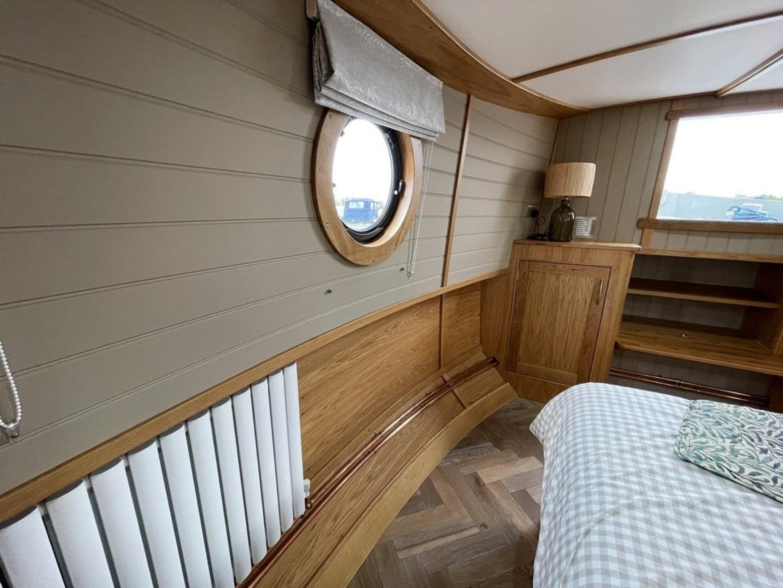 KG Widebeam boat 101