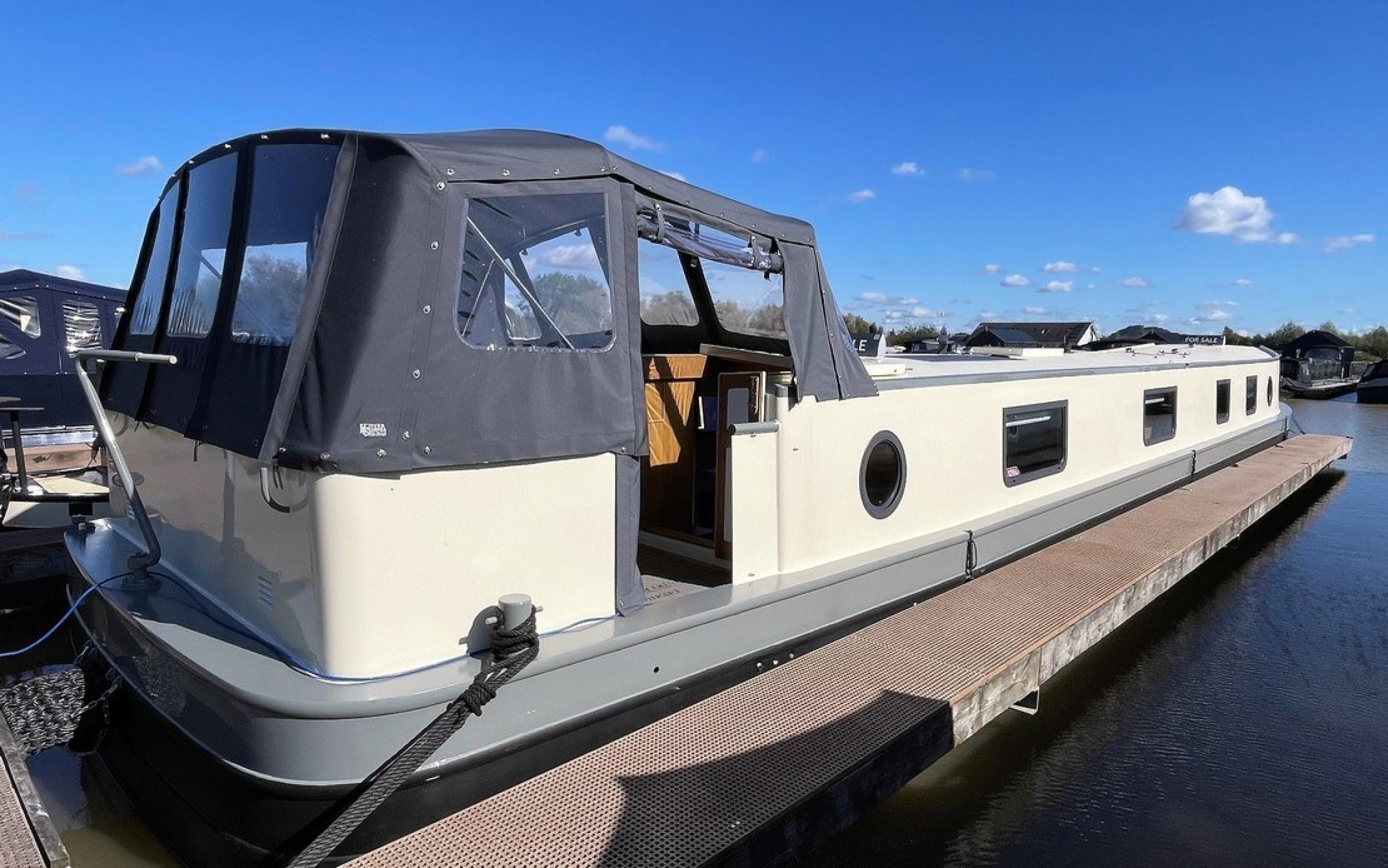 KG Widebeam boat 17