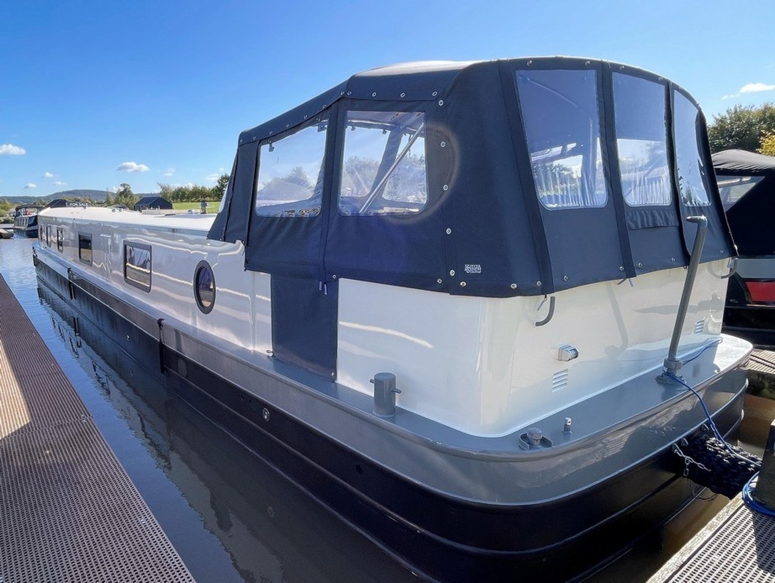 KG Widebeam boat 18
