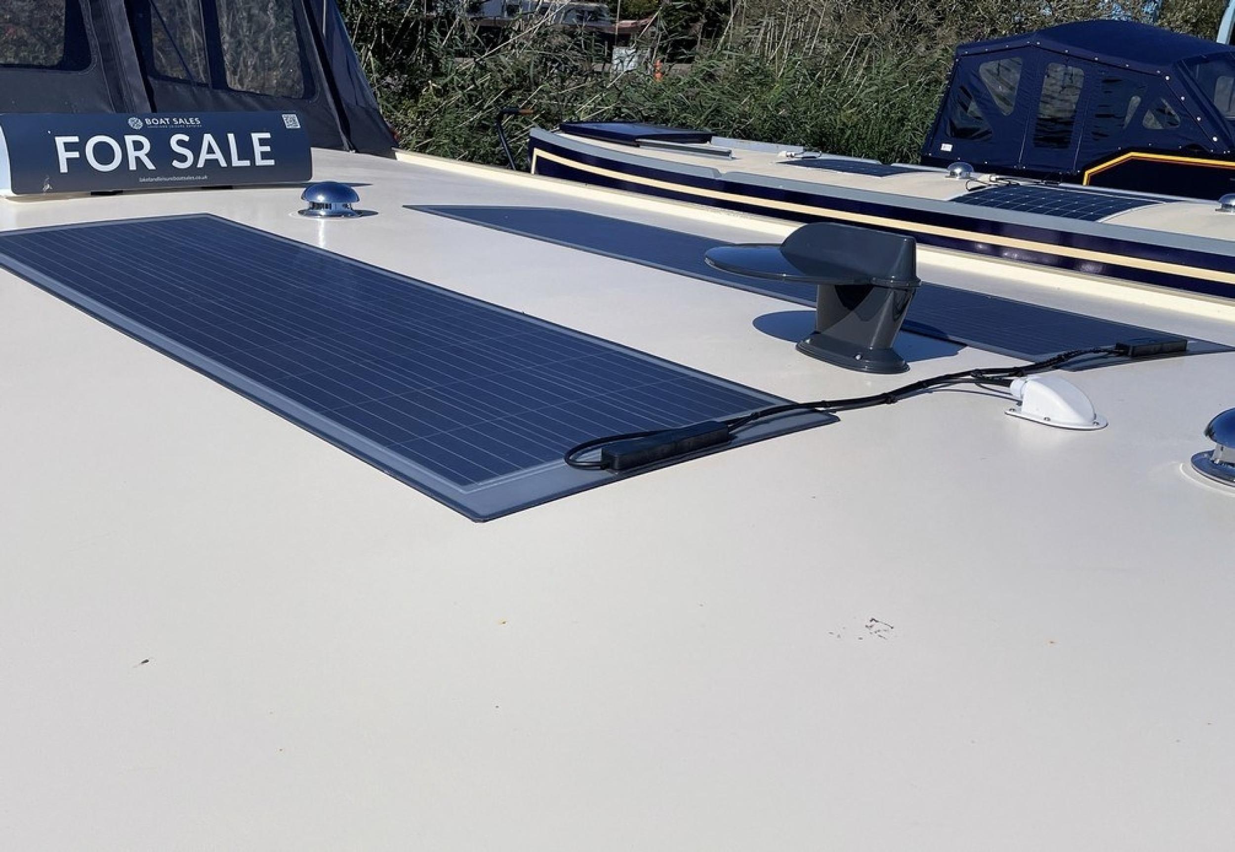 KG Widebeam boat 21