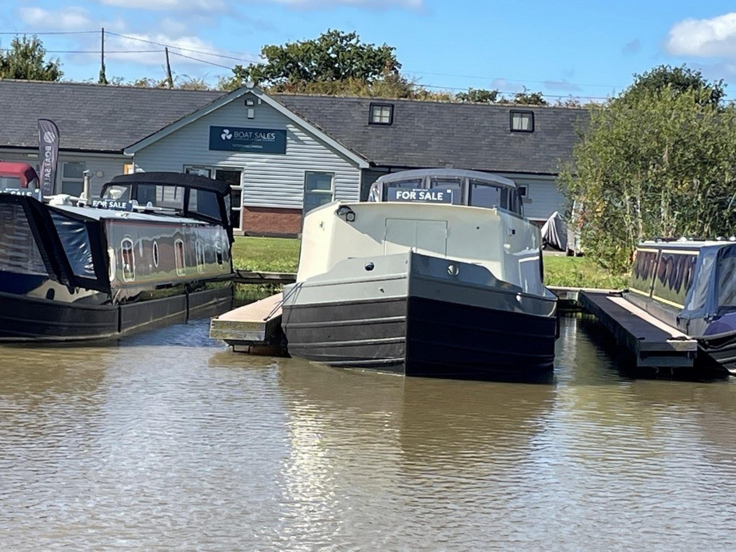 KG Widebeam boat 26