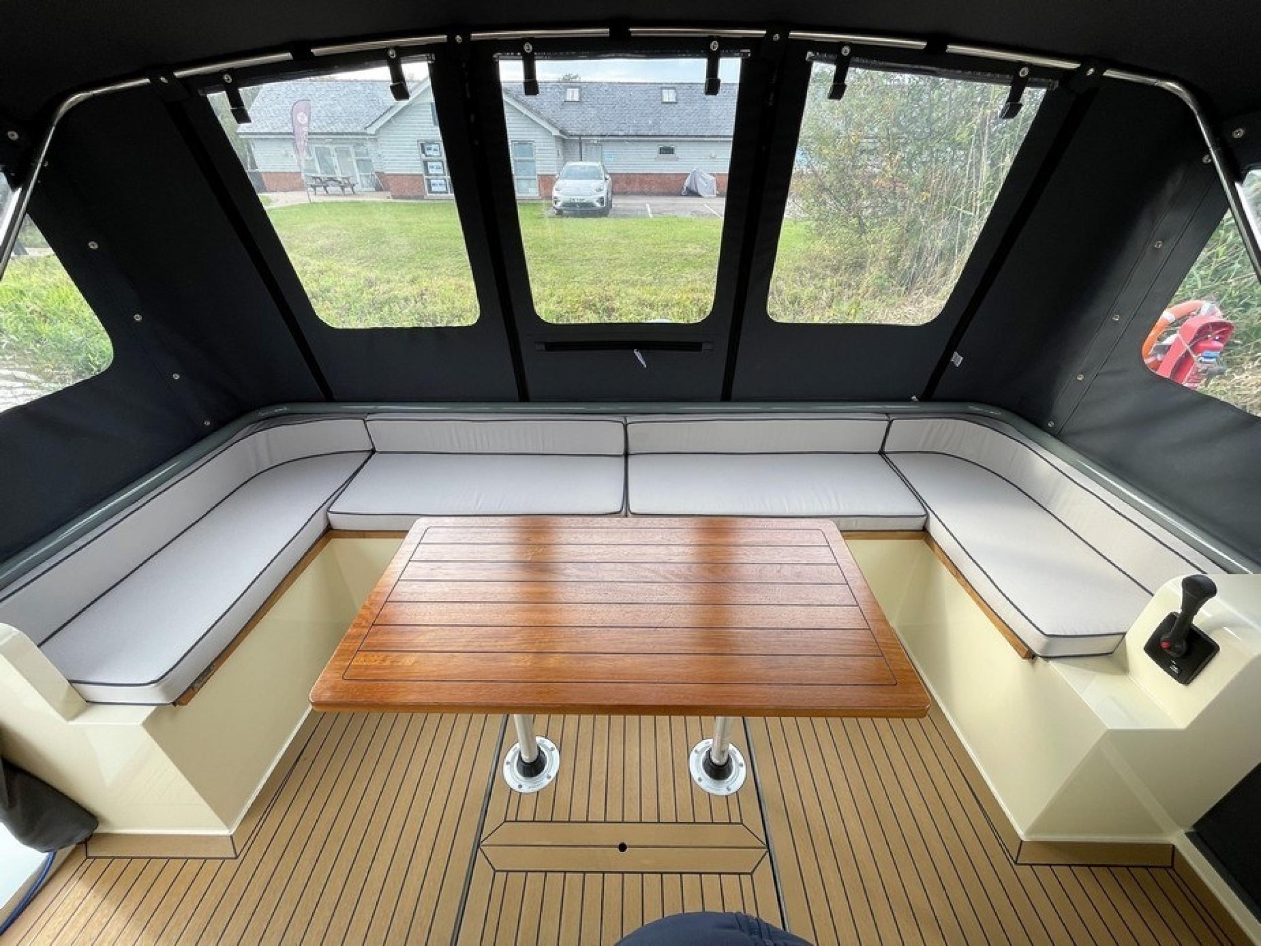 KG Widebeam boat 29
