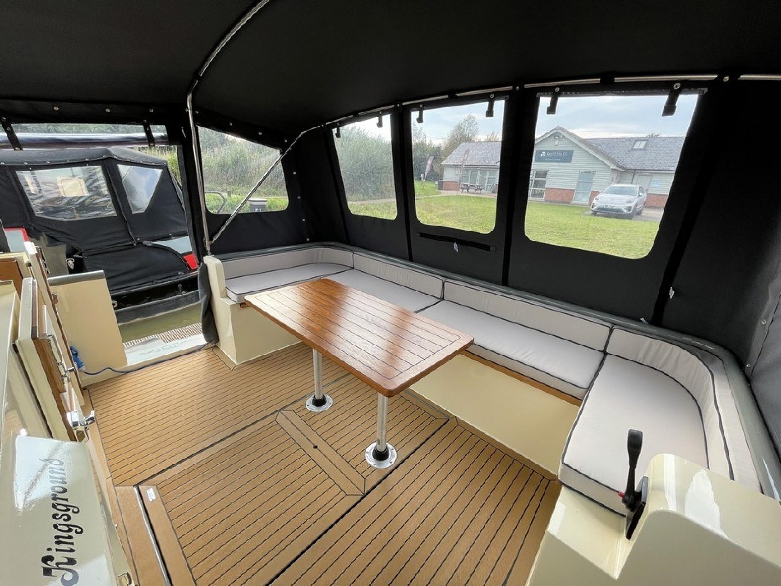 KG Widebeam boat 33