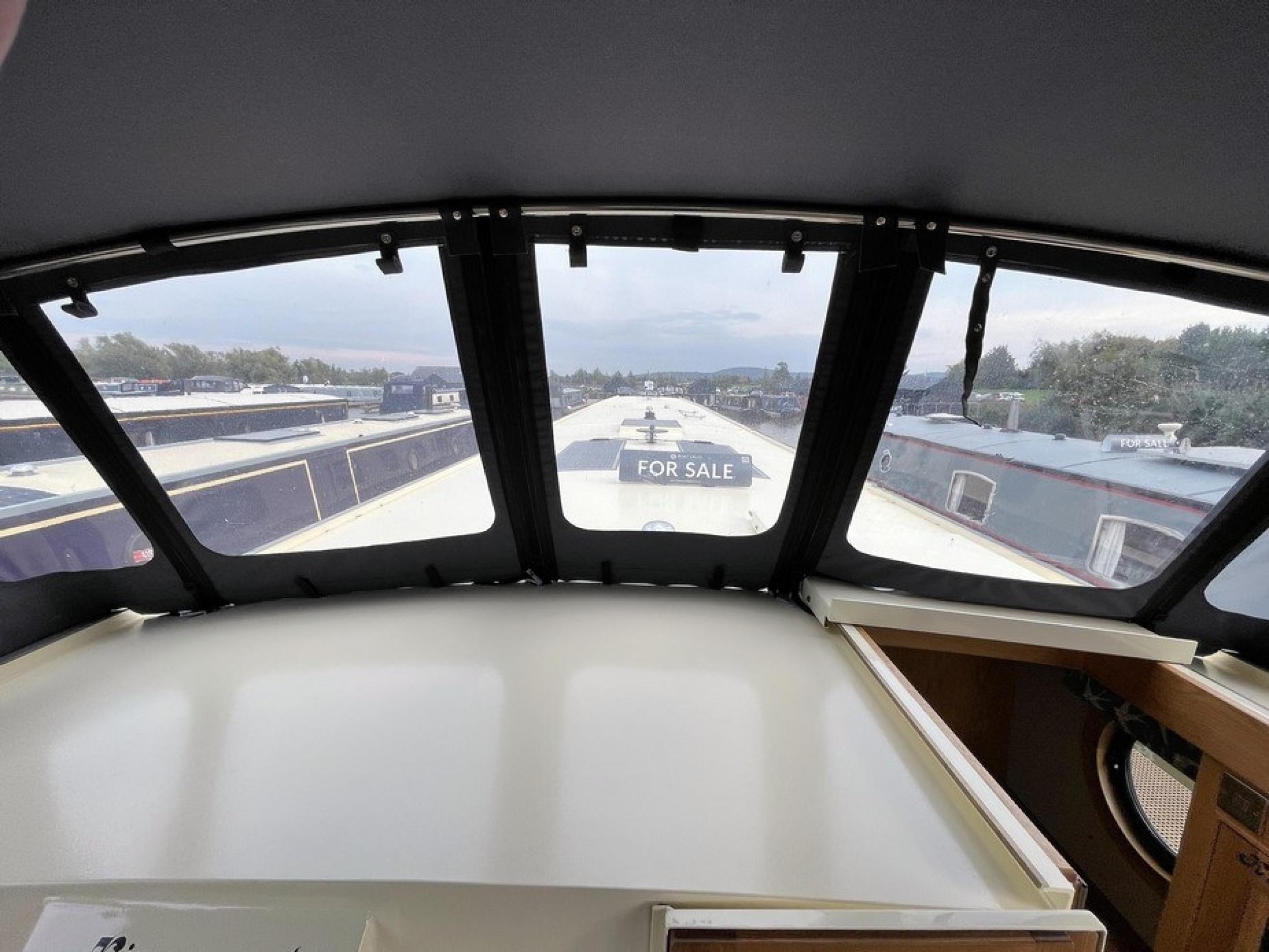 KG Widebeam boat 34