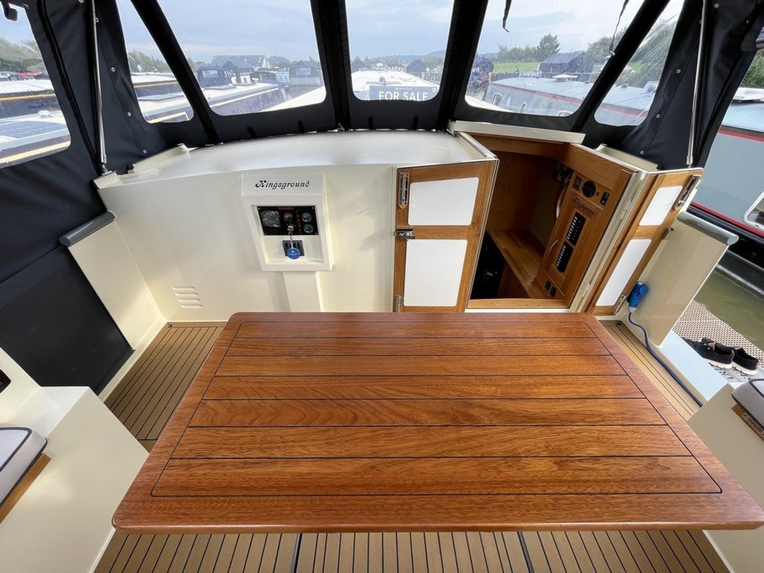 KG Widebeam boat 35
