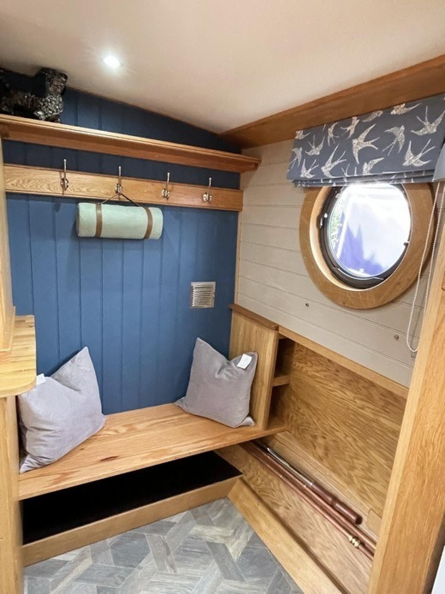 KG Widebeam boat 46