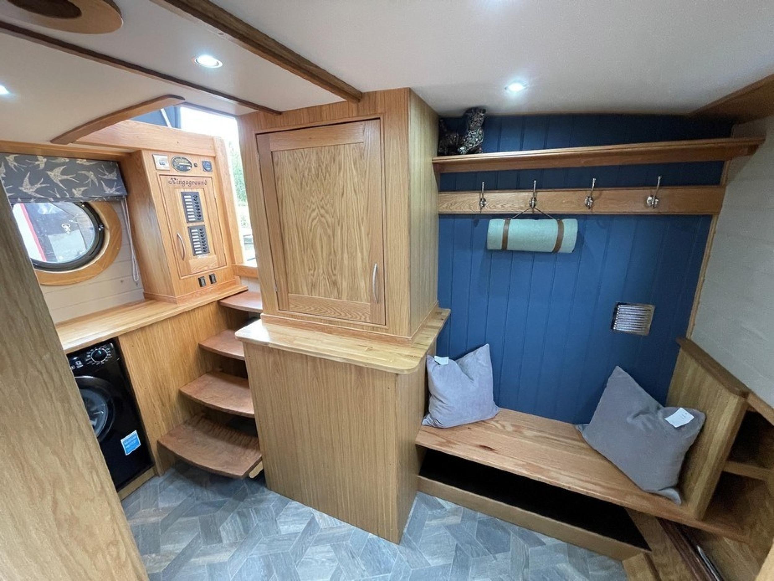 KG Widebeam boat 48