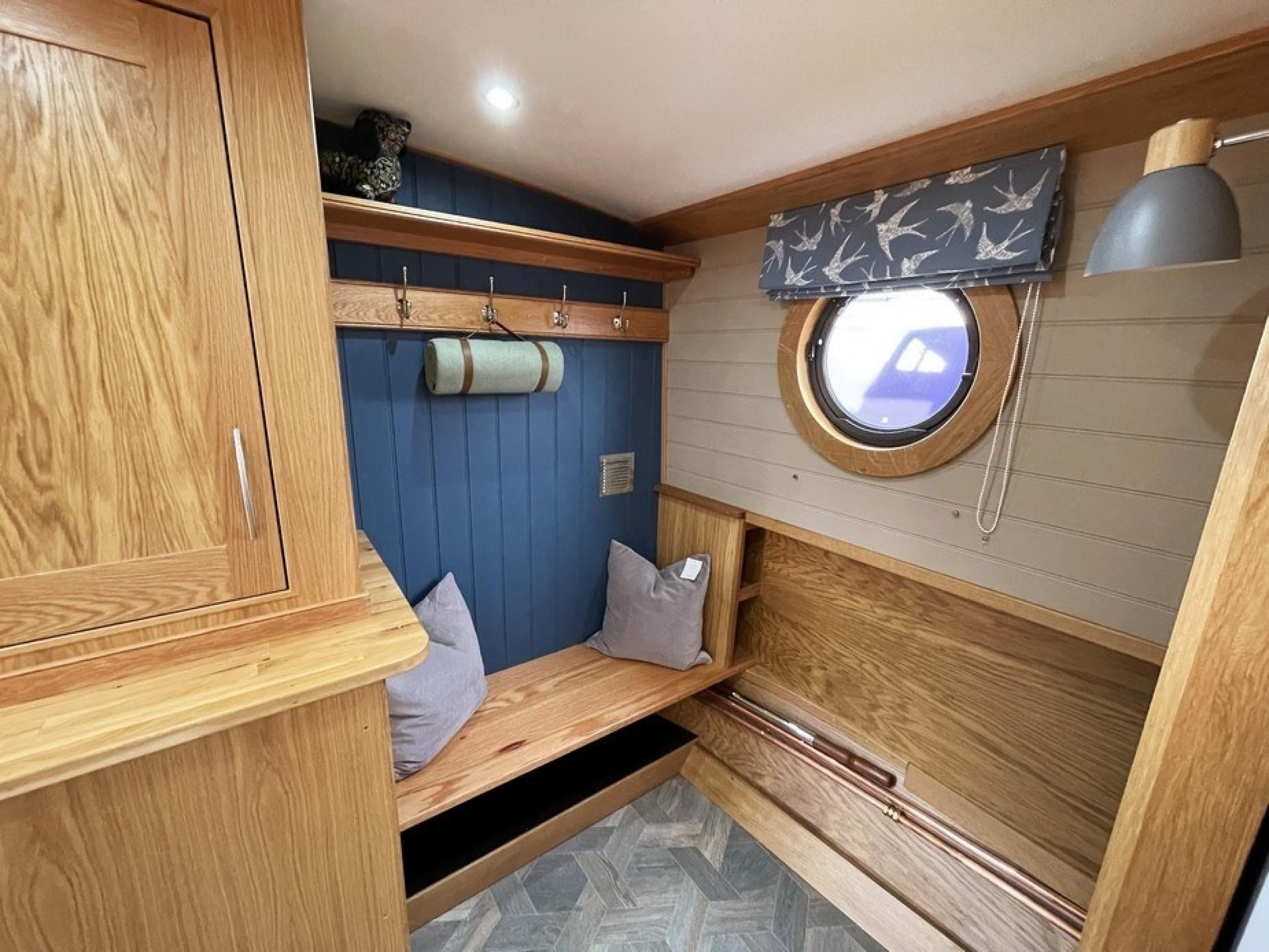 KG Widebeam boat 50