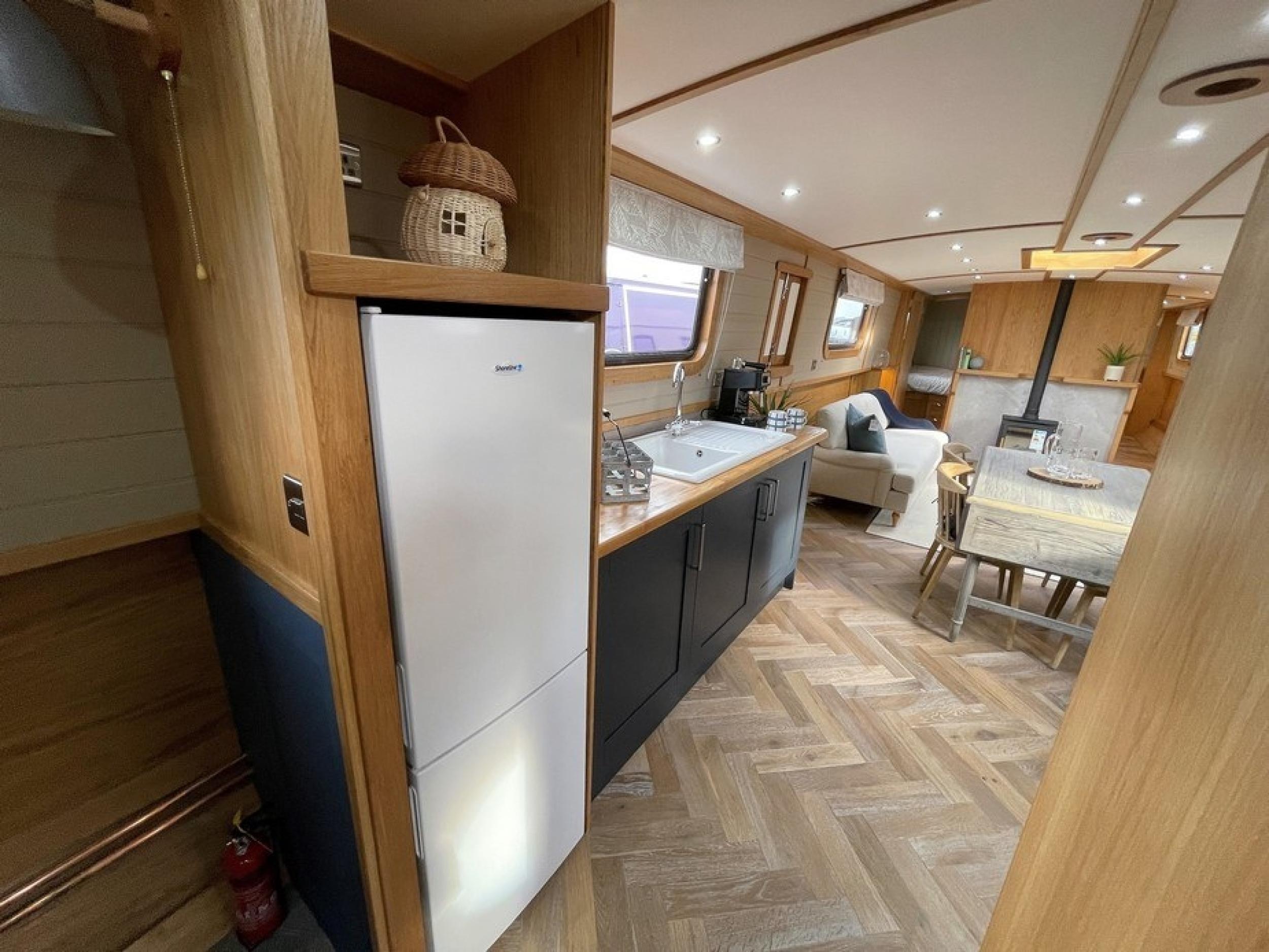 KG Widebeam boat 51