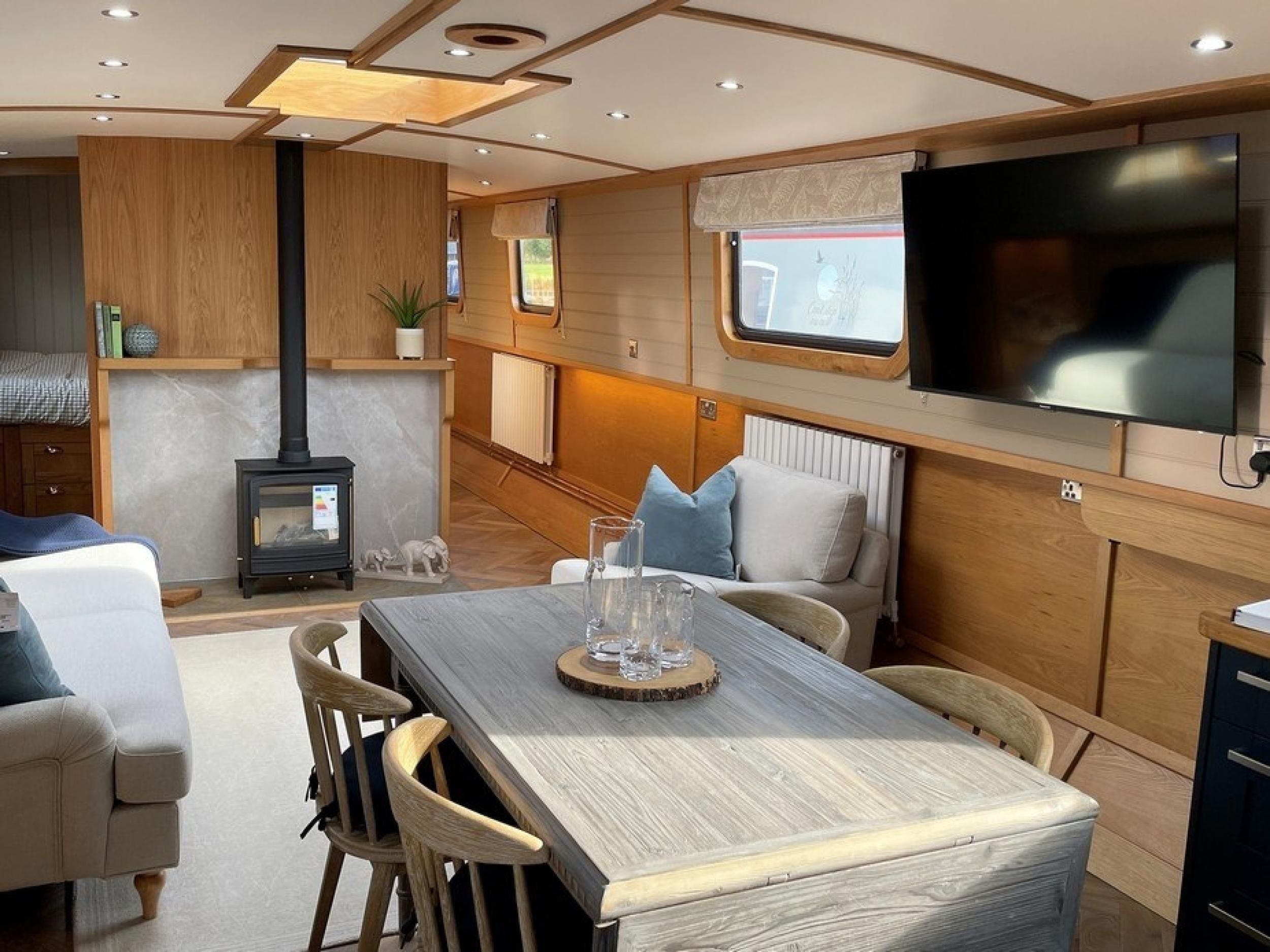 KG Widebeam boat 62
