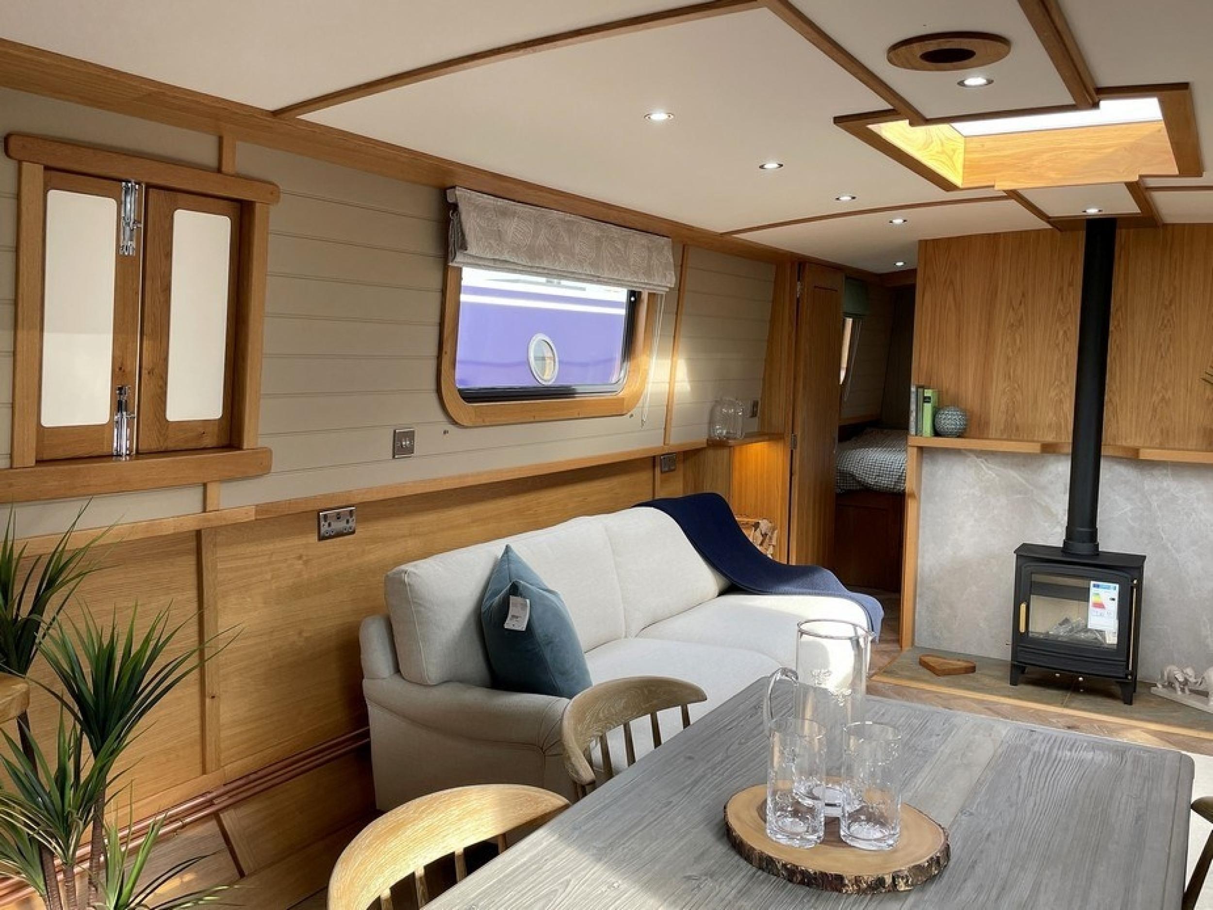 KG Widebeam boat 63
