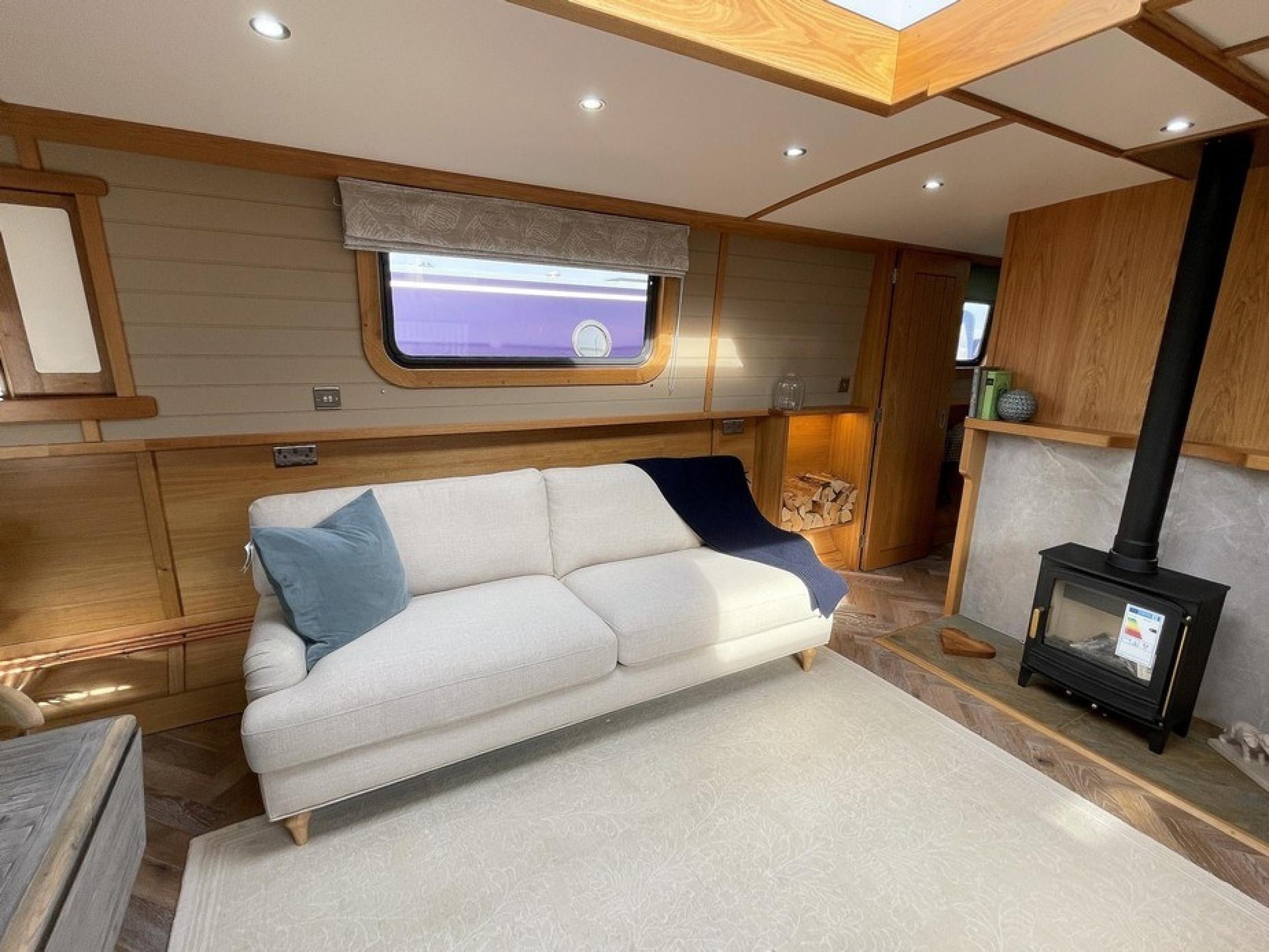 KG Widebeam boat 65