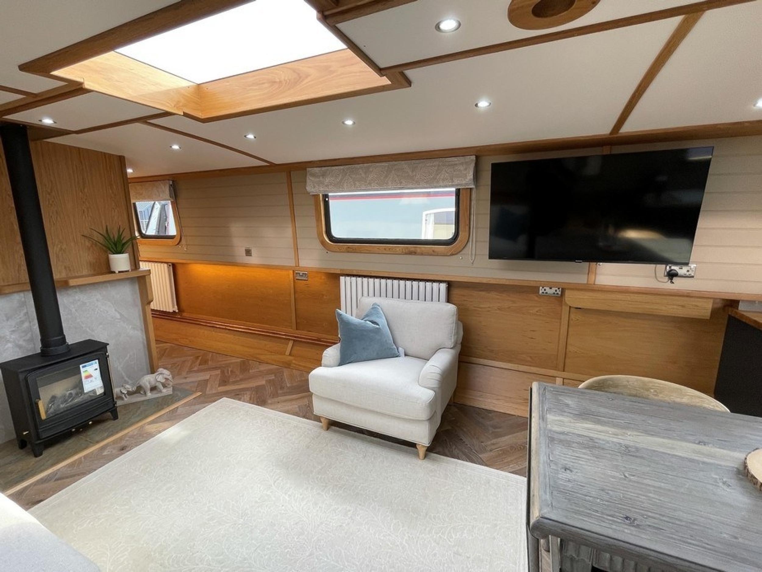 KG Widebeam boat 66