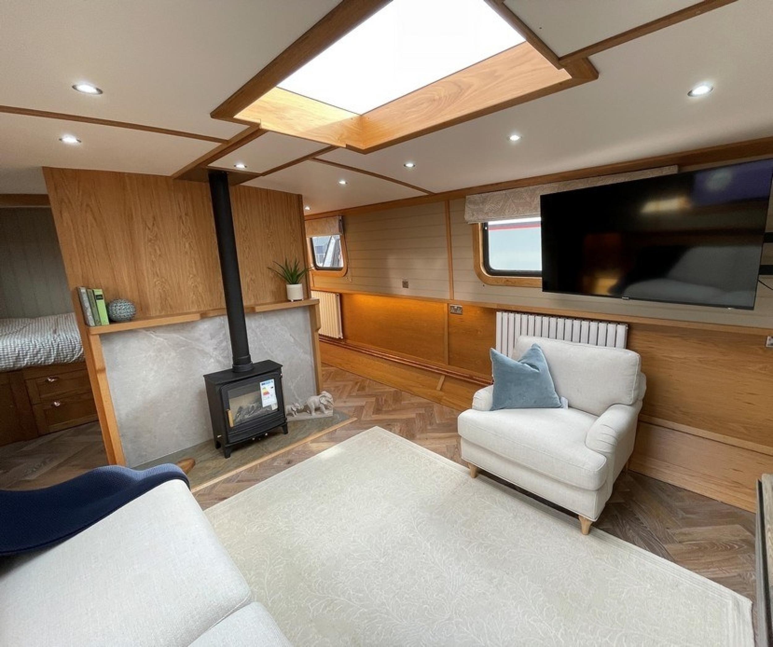 KG Widebeam boat 73