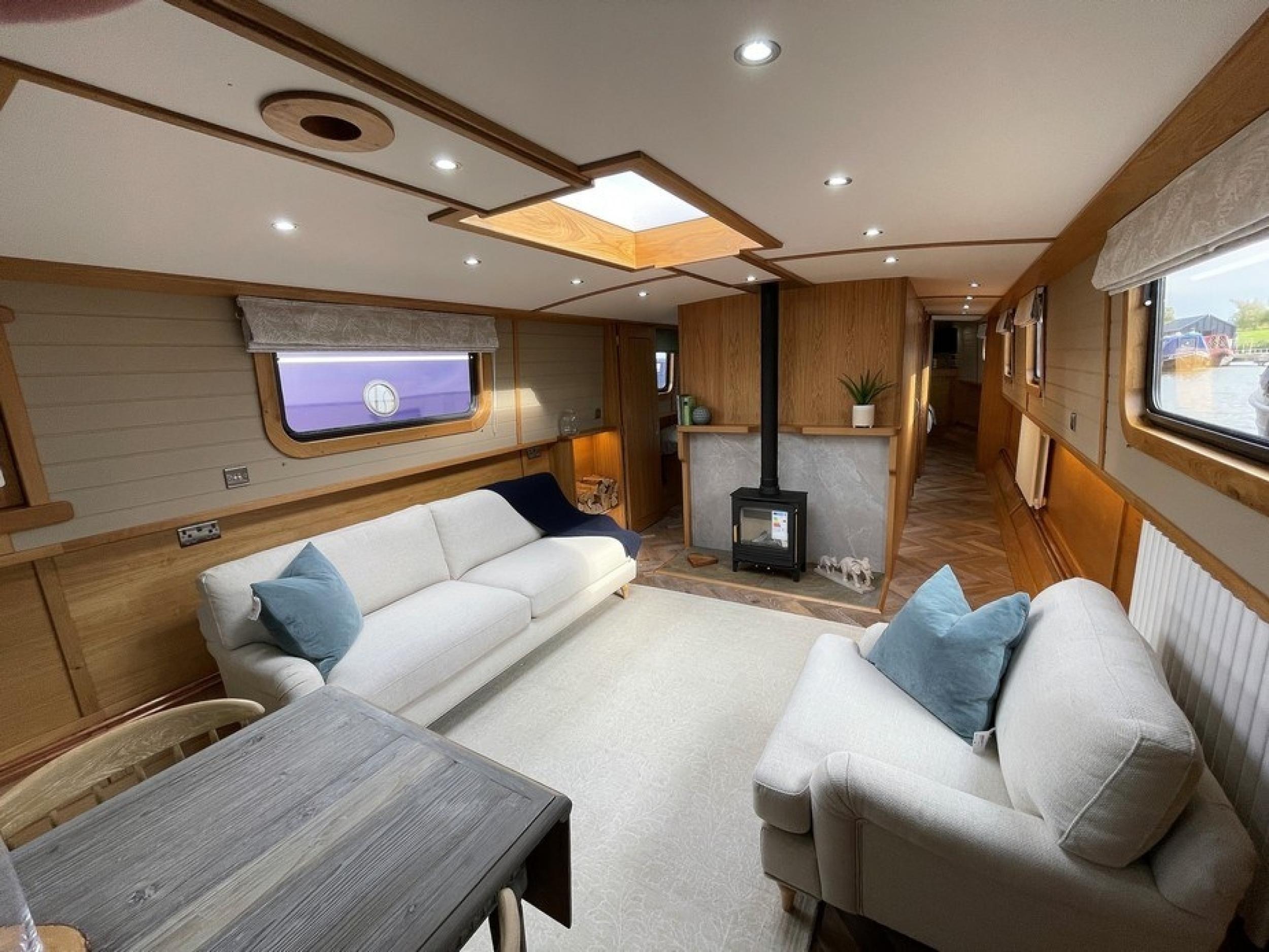KG Widebeam boat 74
