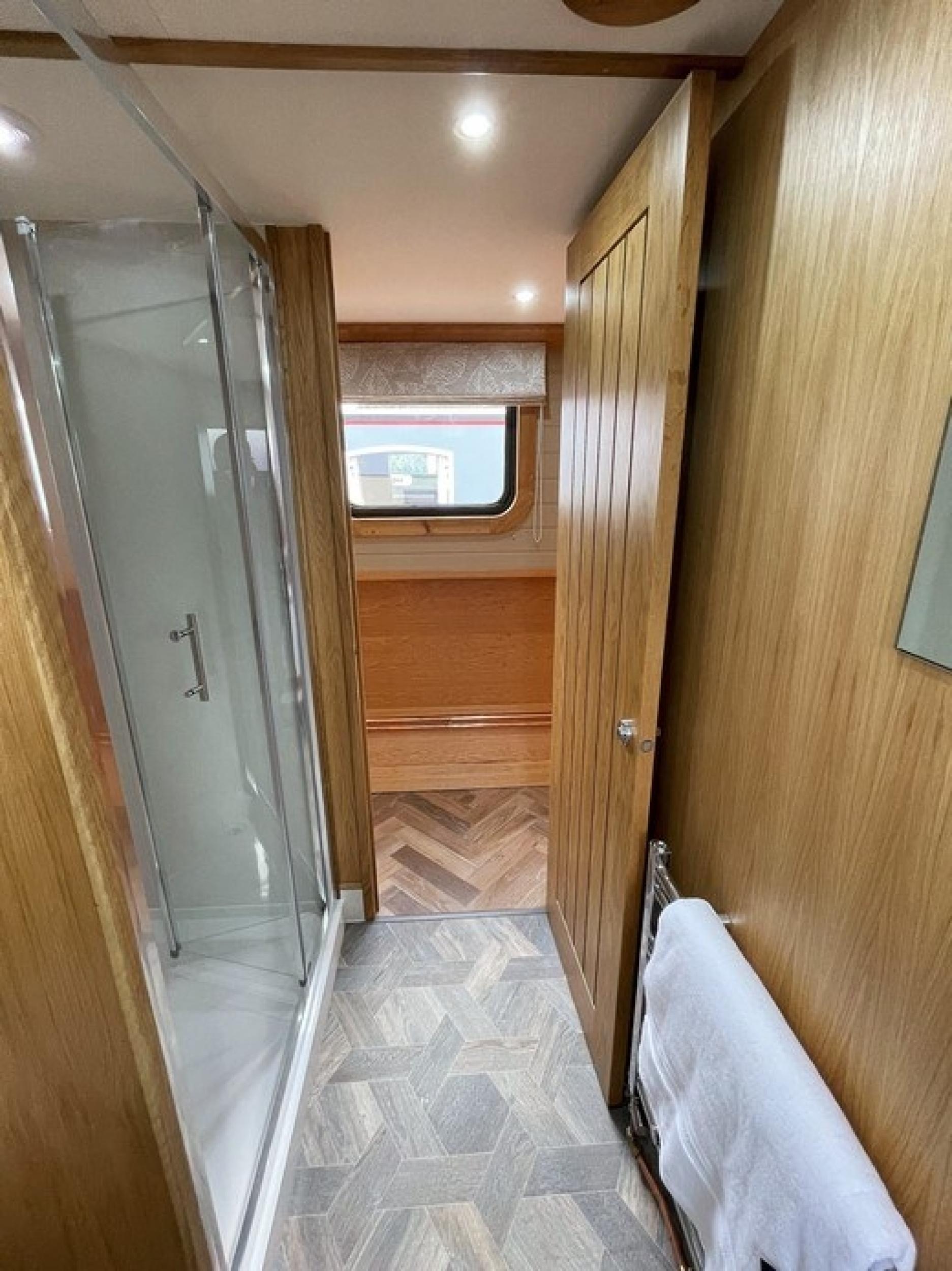 KG Widebeam boat 89