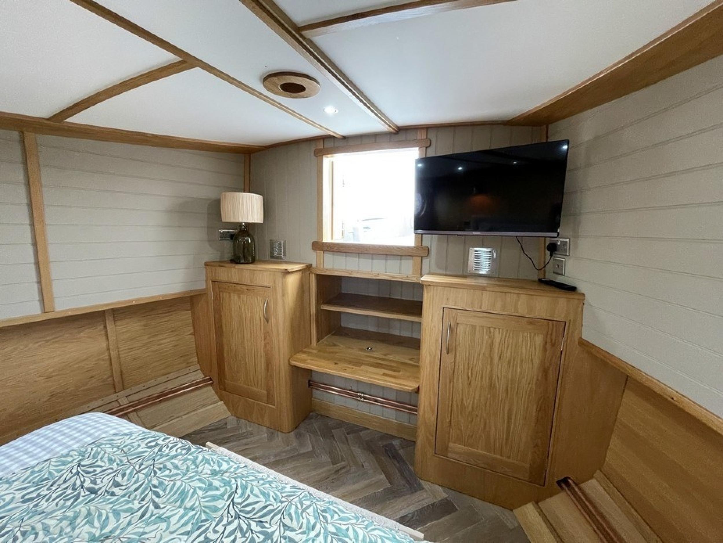 KG Widebeam boat 95