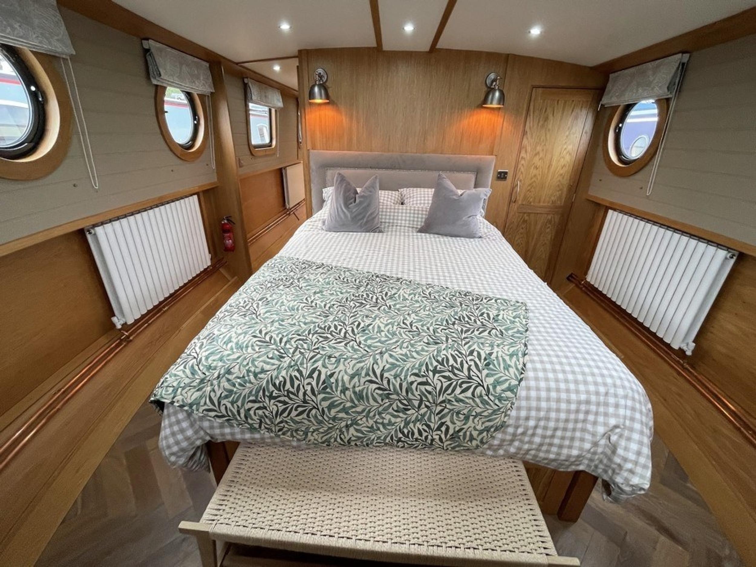 KG Widebeam boat 96
