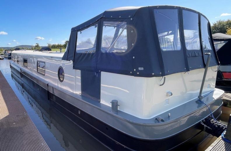 KG Widebeam boat 18