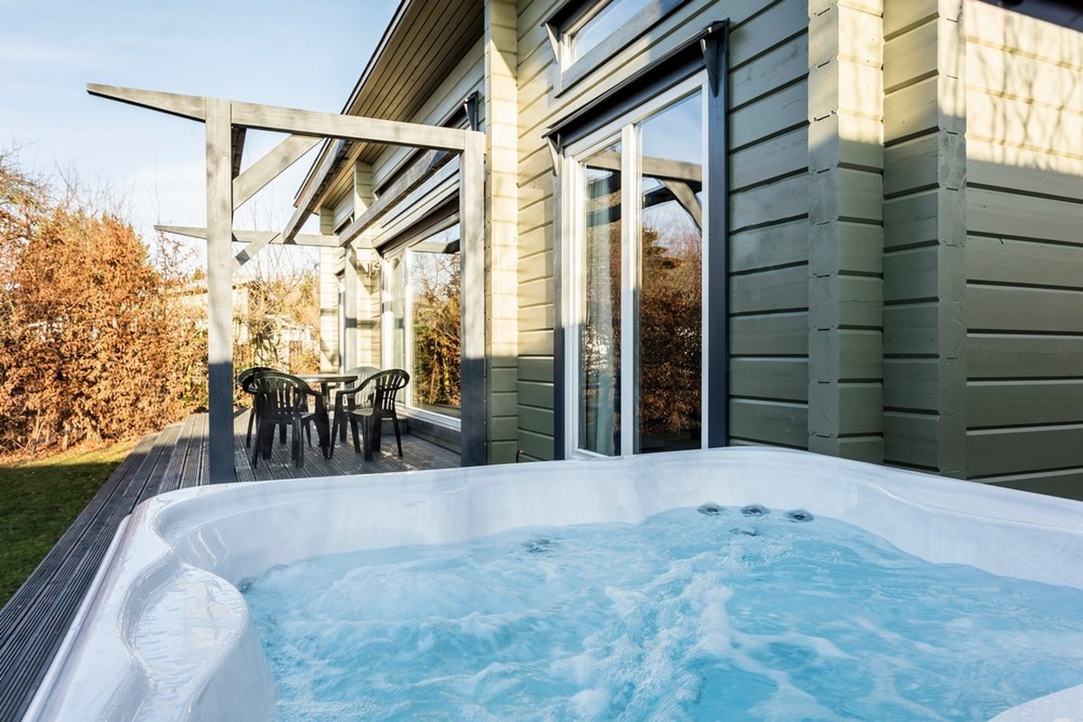 Low res Hot Tub Lodge 21