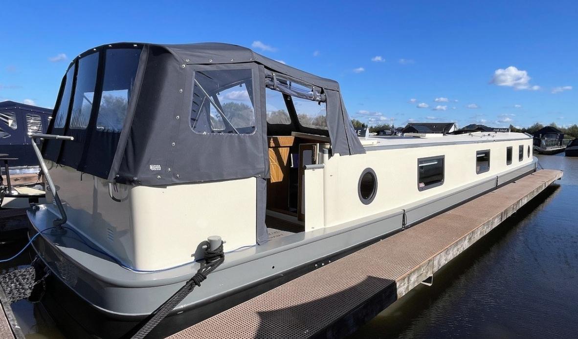 KG Widebeam boat 17