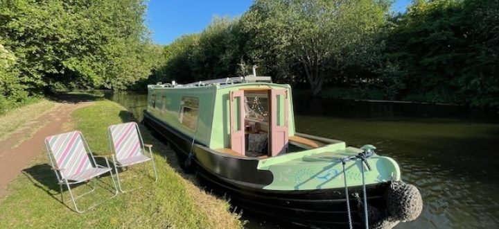 Customer Story: Tor and her narrowboat 'Jelly Tot'
